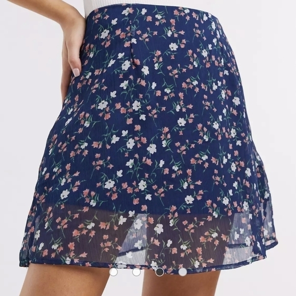 Wednesday's Girl Boho Mini Skirt in Blue Vintage Floral Size Medium - Picture 3 of 6